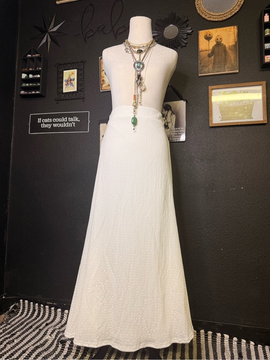 Versona Dresses & Skirts - Versona White Maxi Skirt